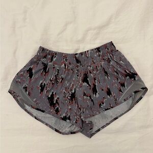 Lululemon hotty hot shorts in 2.5 inseam sz 4